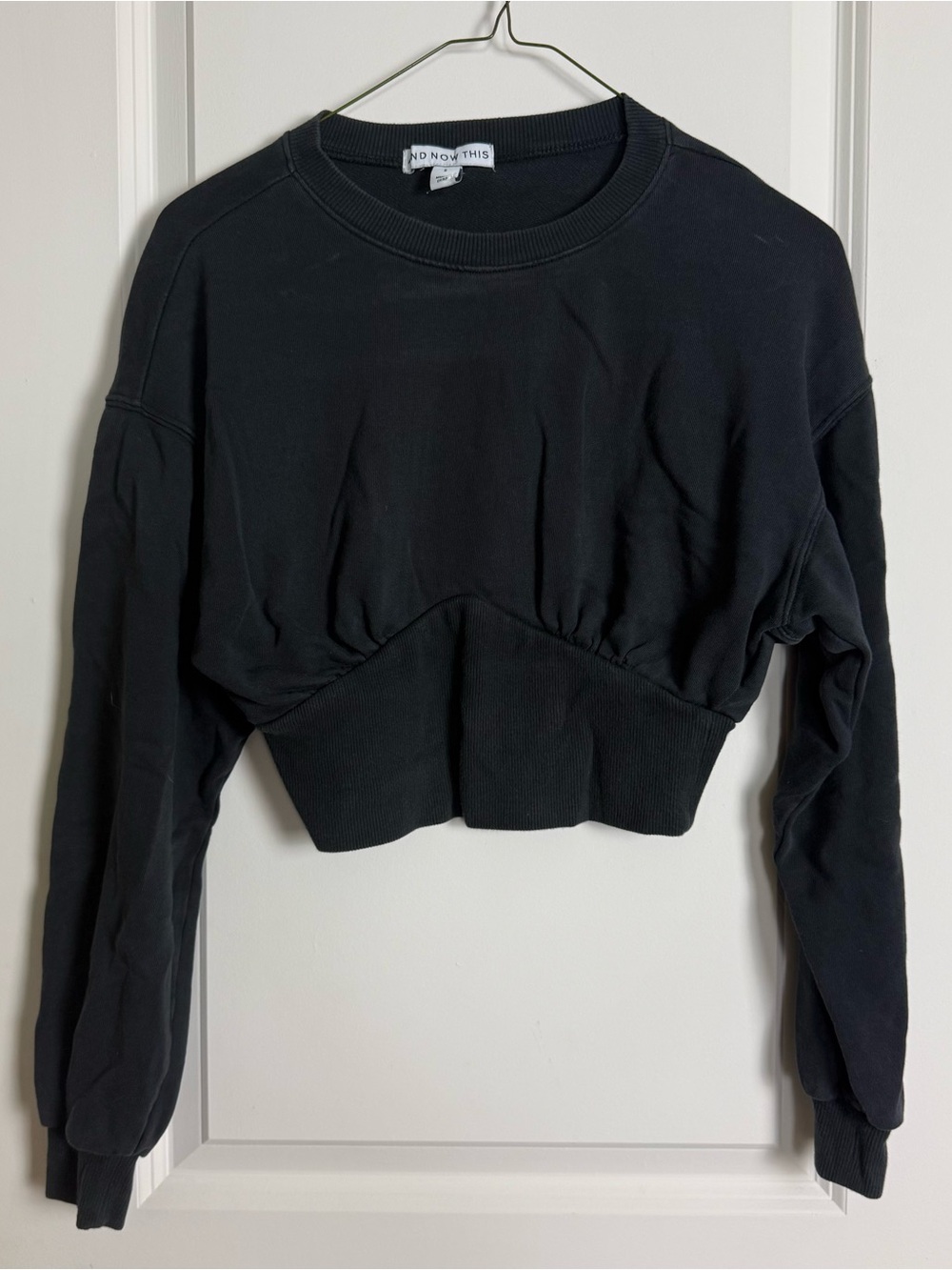 Noow This Black Cropped Sweatshirt - Women's
